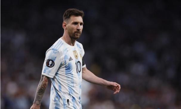 三亚14级台风剑鱼来袭，工棚面目全非地下狂欢